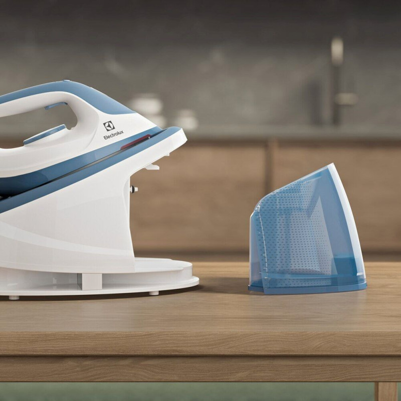 Праска з парогенератором Electrolux Care 500 E5ST1-2DB