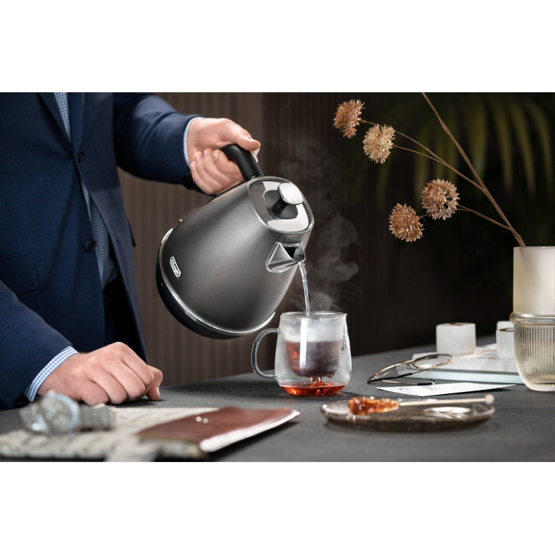 Електрочайник DeLonghi KBIN 2001 TB