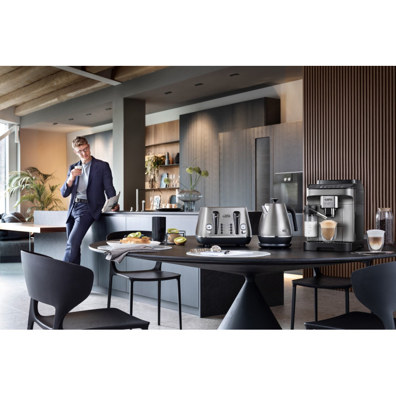 Електрочайник DeLonghi KBIN 2001 TB