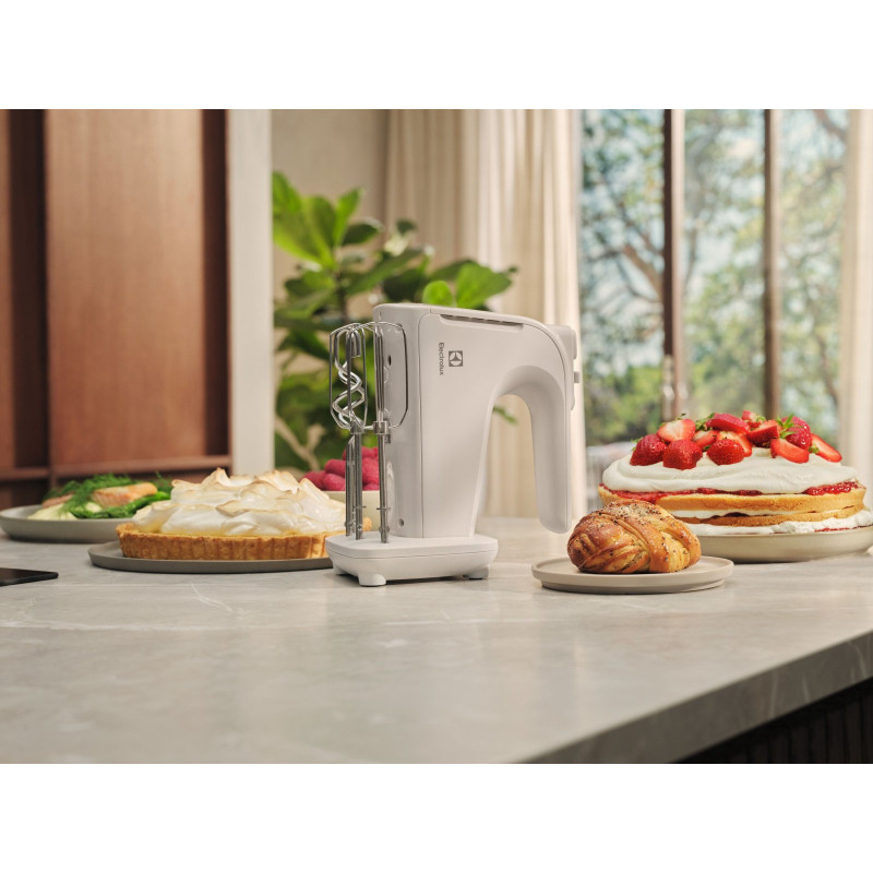 Міксер ELECTROLUX EHM4W