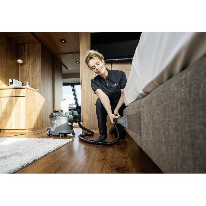 Пилосос Karcher Puzzi 8/1 (1.100-240.0)