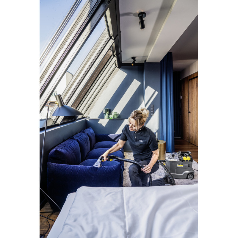 Пилосос Karcher Puzzi 8/1 (1.100-240.0)