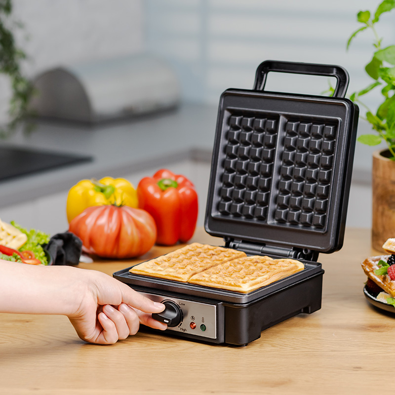 Вафельниця Zelmer ZWM0012