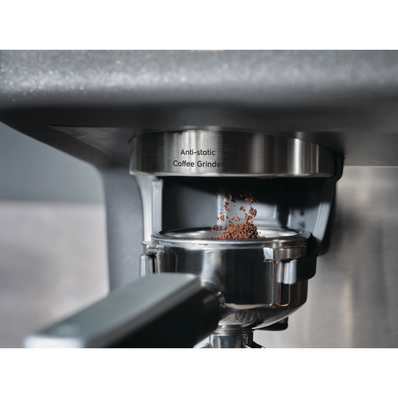 Кавоварка Electrolux E8EC1-8BP