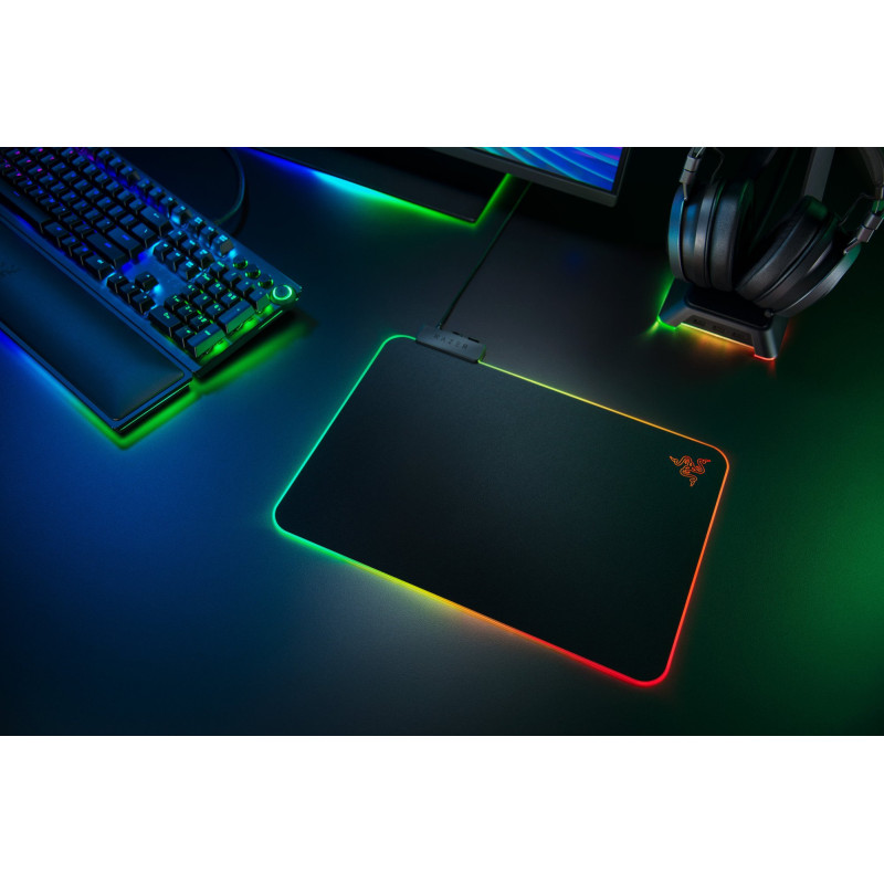 Ігрова поверхня Razer Firefly V2 RGB M (355х255х3мм) (RZ02-03020100-R3M1)