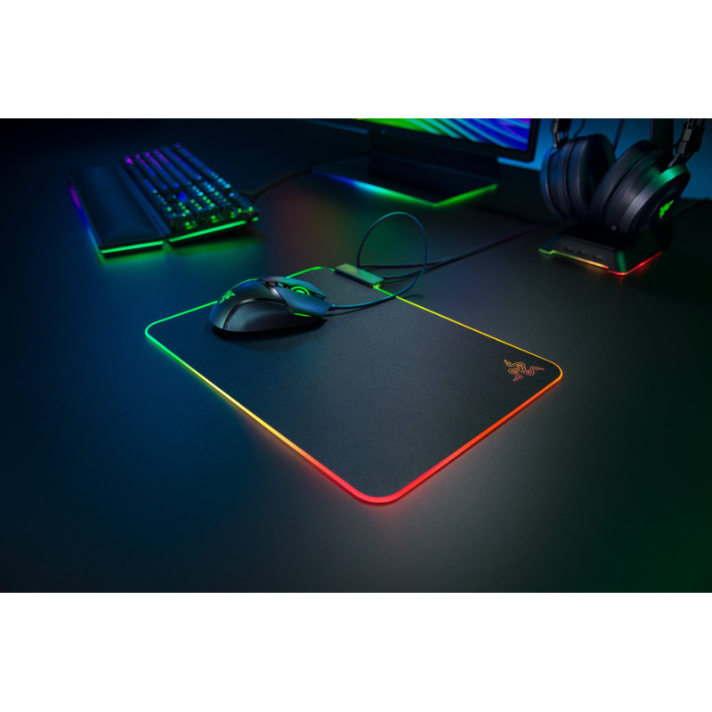 Ігрова поверхня Razer Firefly V2 RGB M (355х255х3мм) (RZ02-03020100-R3M1)