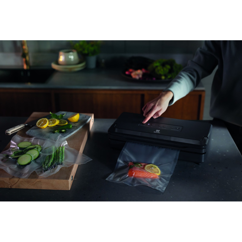 Вакуумний пакувальник Electrolux E6VS1-6AG