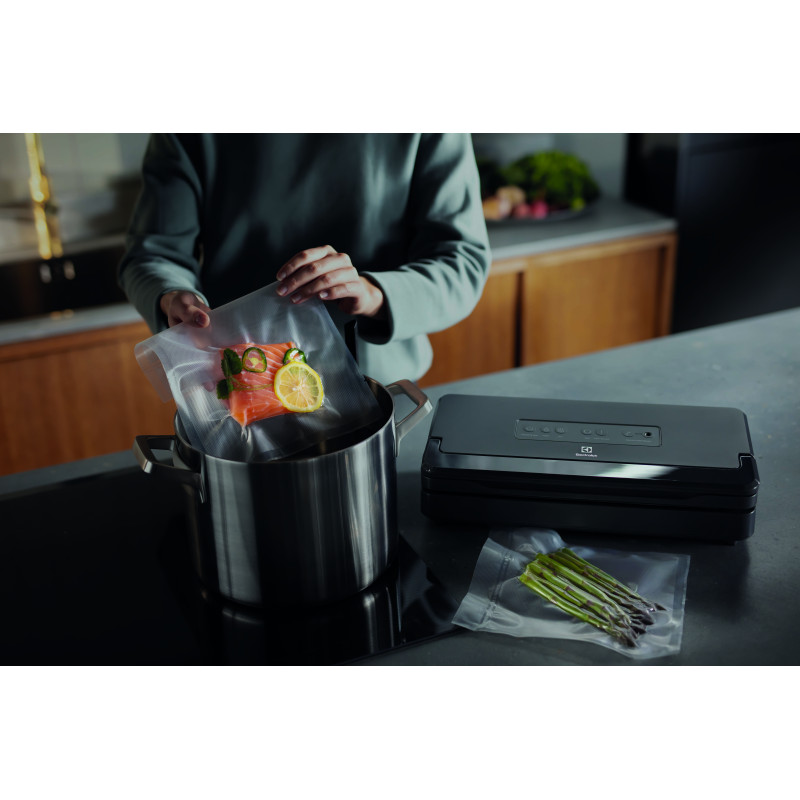 Вакуумний пакувальник Electrolux E6VS1-6AG