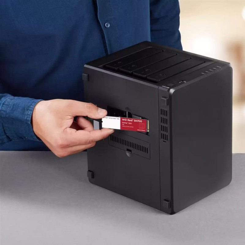 Накопичувач SSD WD M.2 2280 2TB SN700 RED (WDS200T1R0C)