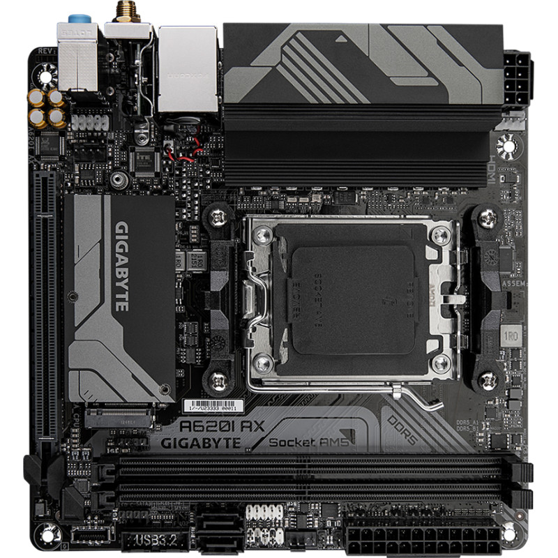 Материнська плата Gigabyte A620I AX
