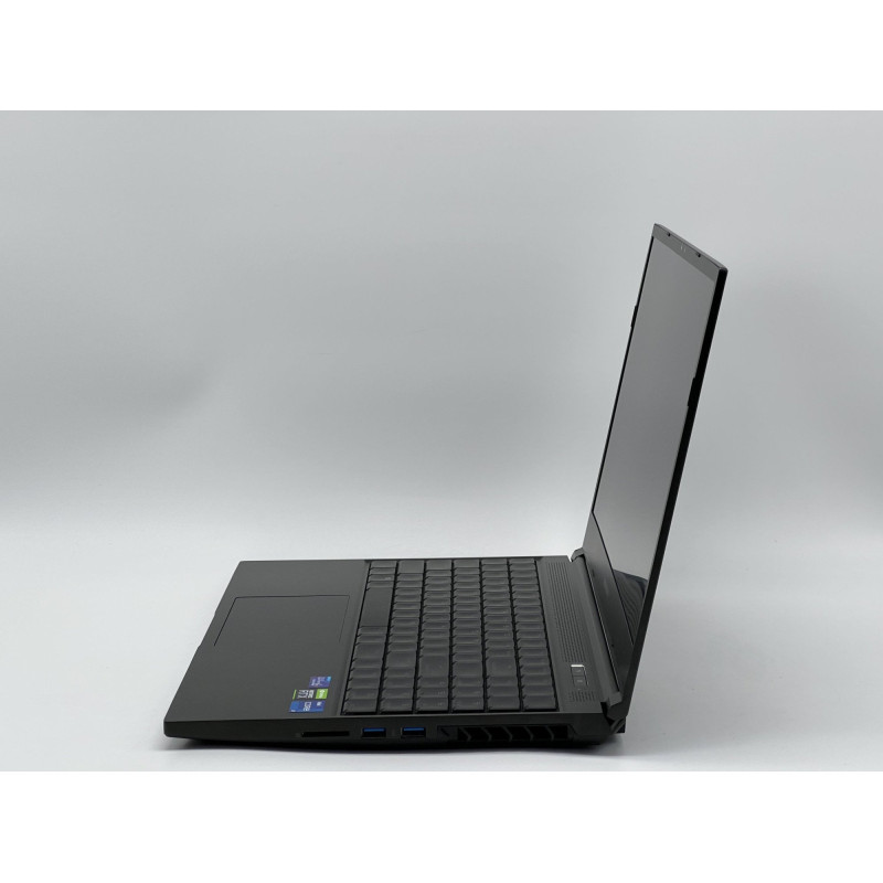 Ноутбук CyberPowerPC Tracer V Edge I15E, i7-11800H, 32 GB, 960 GB, NVIDIA GeForce RTX 3080, 2560x1440, IPS [SH2602076] БУ